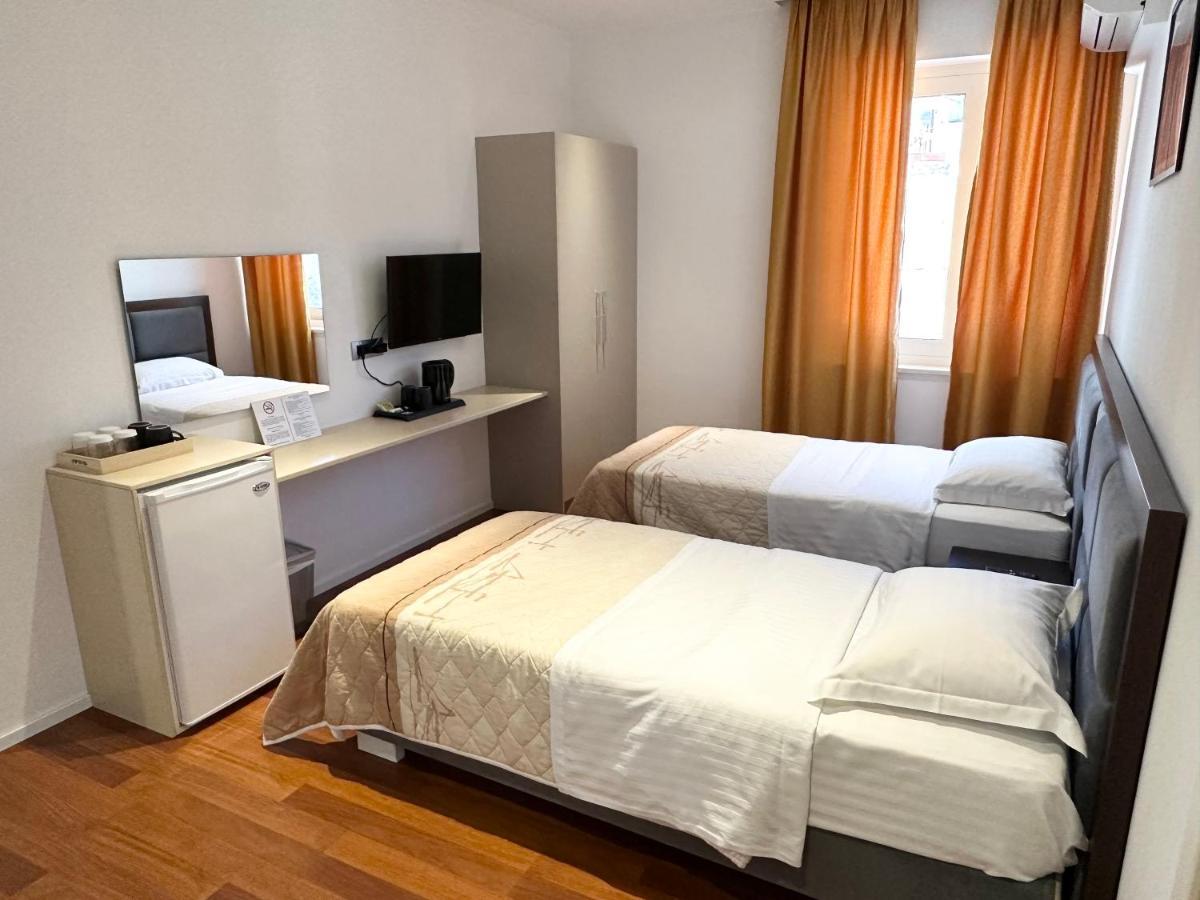 3B Suites Boutique Hotel Sarandë Exteriör bild