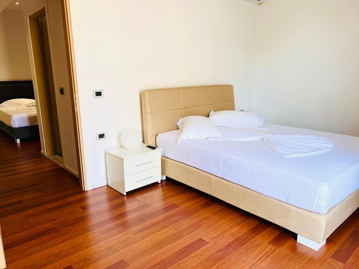 3B Suites Boutique Hotel Sarandë Exteriör bild