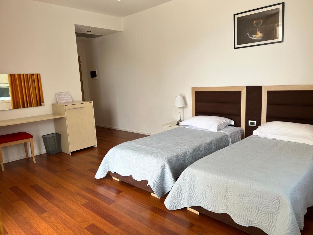 3B Suites Boutique Hotel Sarandë Exteriör bild