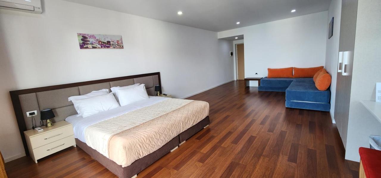 3B Suites Boutique Hotel Sarandë Exteriör bild