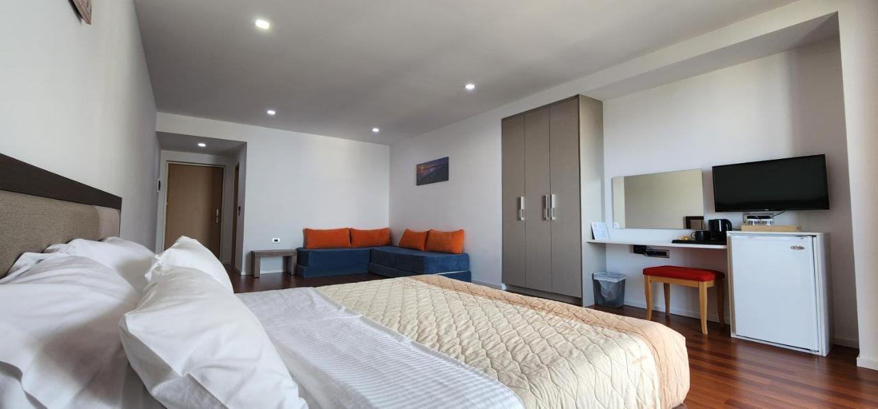 3B Suites Boutique Hotel Sarandë Exteriör bild