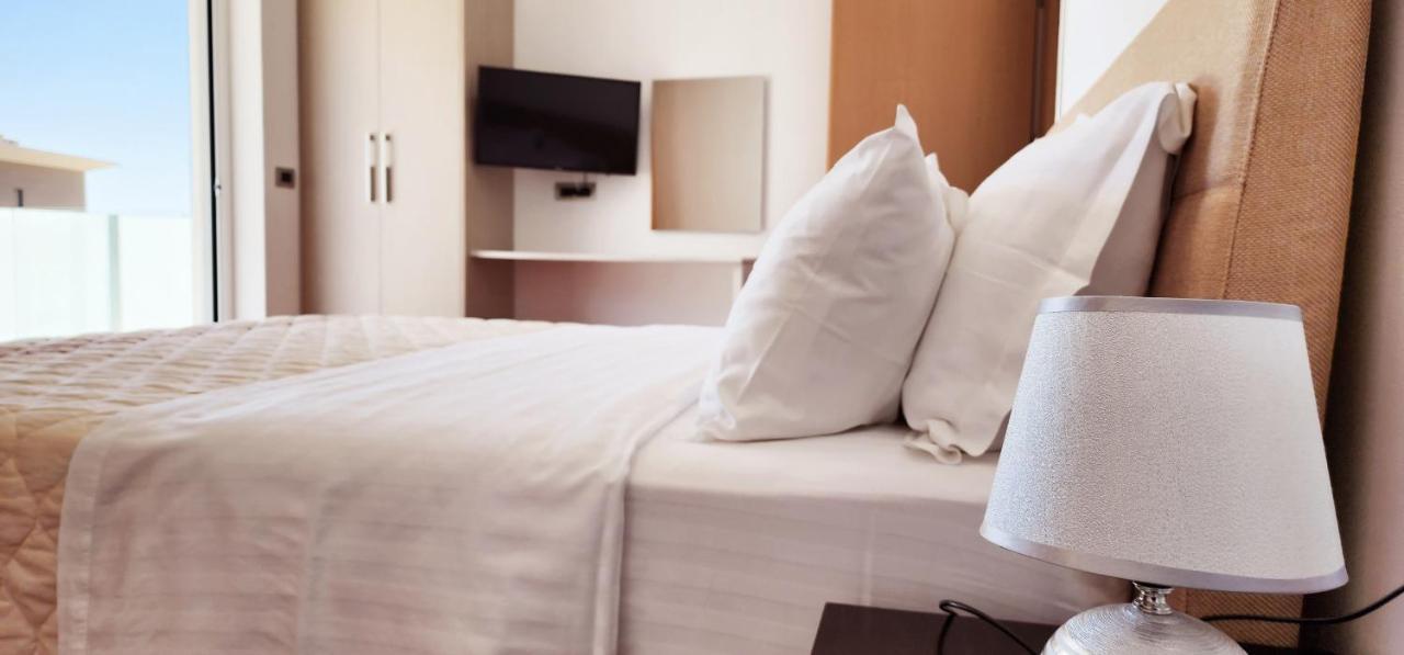3B Suites Boutique Hotel Sarandë Exteriör bild