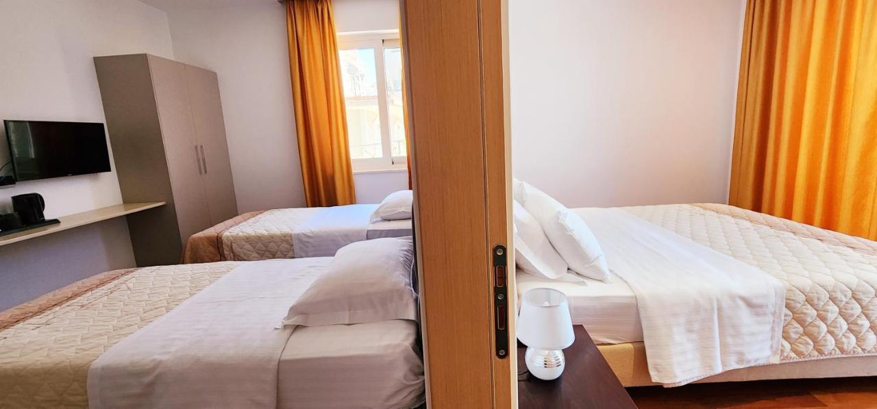 3B Suites Boutique Hotel Sarandë Exteriör bild