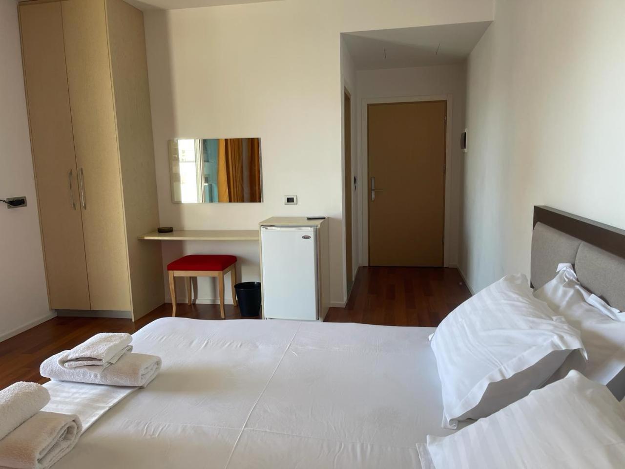 3B Suites Boutique Hotel Sarandë Exteriör bild