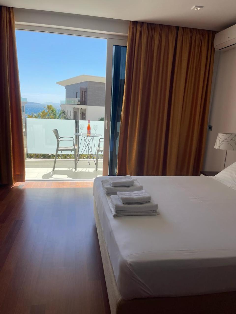 3B Suites Boutique Hotel Sarandë Exteriör bild